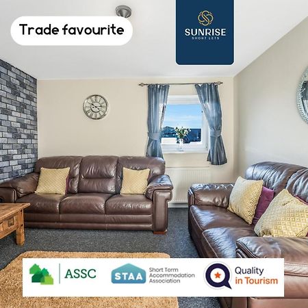 The Law, Has 4 Rooms With Tvs, 2 Bathrooms, Central, Free Parking, Fully Equipped, Contractor And Trades Favourite, 5 Mins To Centre - Long Stays, Invoice And Reduced Price Are Only Via Sunrise Short Lets Dundee Luaran gambar