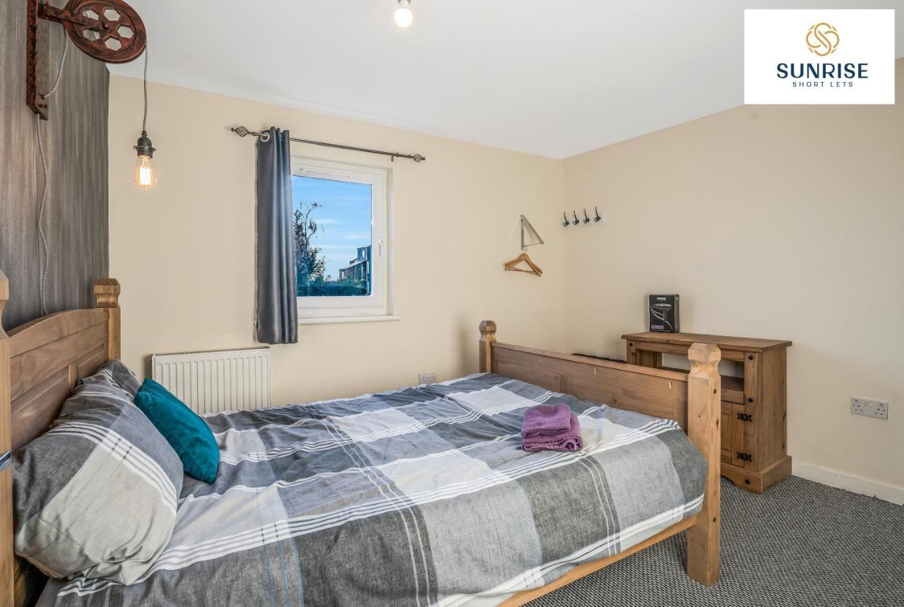 The Law, Has 4 Rooms With Tvs, 2 Bathrooms, Central, Free Parking, Fully Equipped, Contractor And Trades Favourite, 5 Mins To Centre - Long Stays, Invoice And Reduced Price Are Only Via Sunrise Short Lets Dundee Luaran gambar